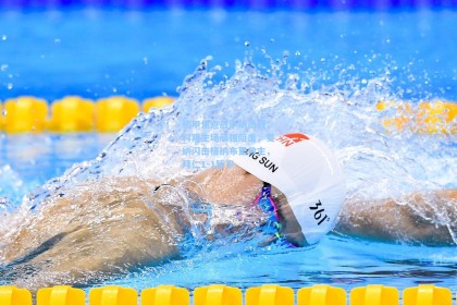 德甲焦点战半场激战，科隆主场顽强阻击，麦纳闪击格纳布里救主，拜仁1-1暂平